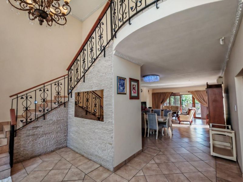 Stunning Home For Sale In Prestigious Estate - Photo 3