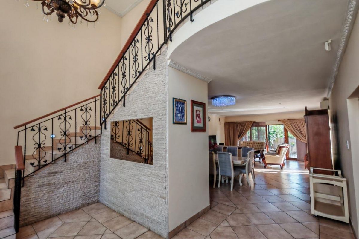 Stunning Home For Sale In Prestigious Estate - Photo 3