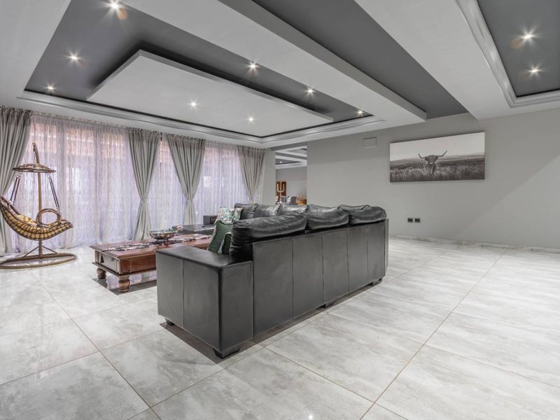 Residence for Sale with Spectacular Wetland Views!!! - Photo 10