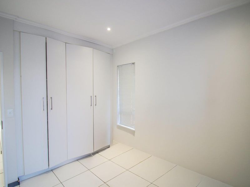Lovely 2 Bed 1 Bath Apartment in Lonehill - Photo 8