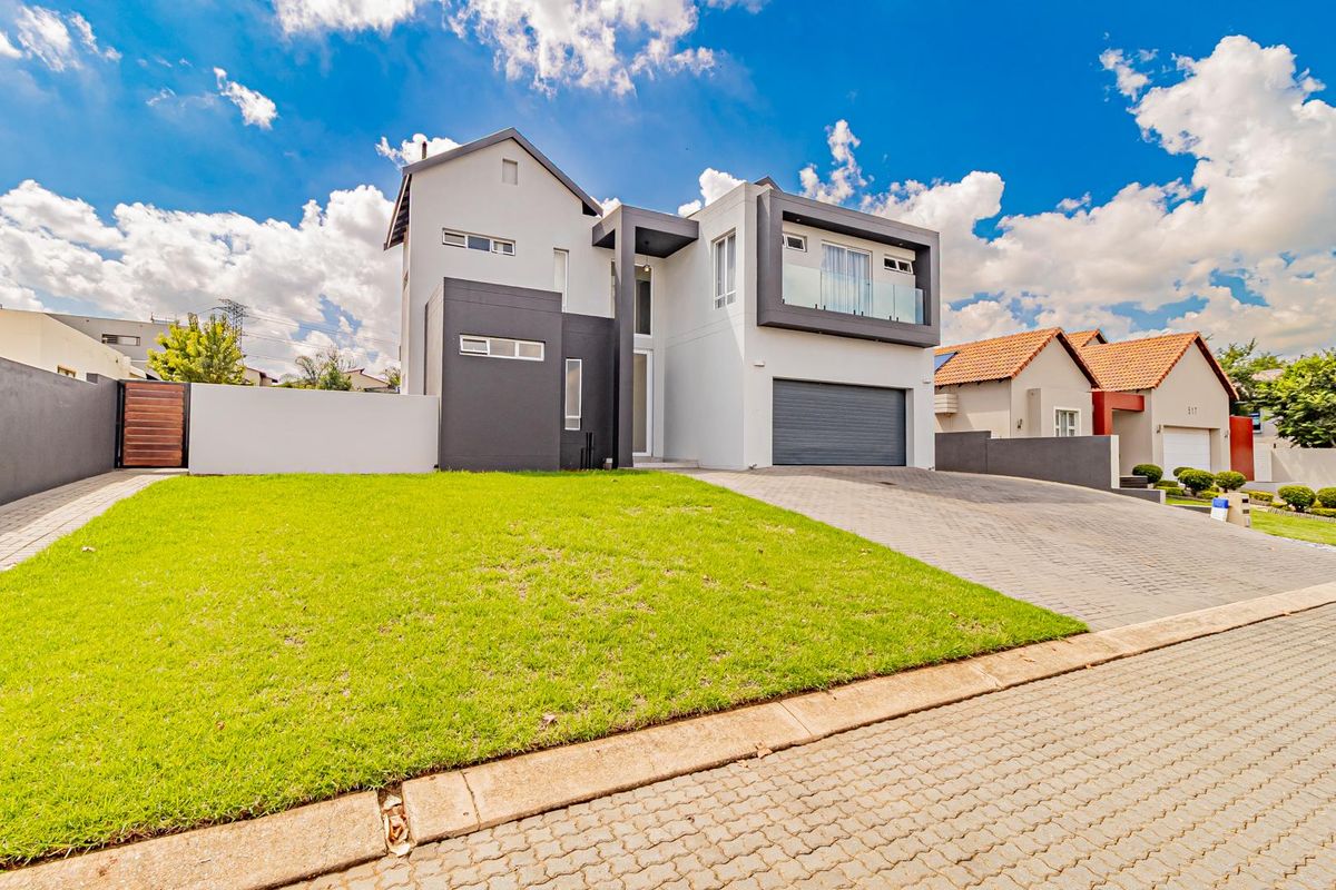 Luxury Living in a Secure and Sought-After Estate - Photo 2