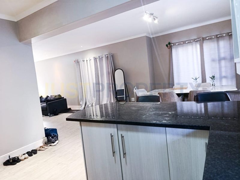 Townhouse for Sale - Photo 4