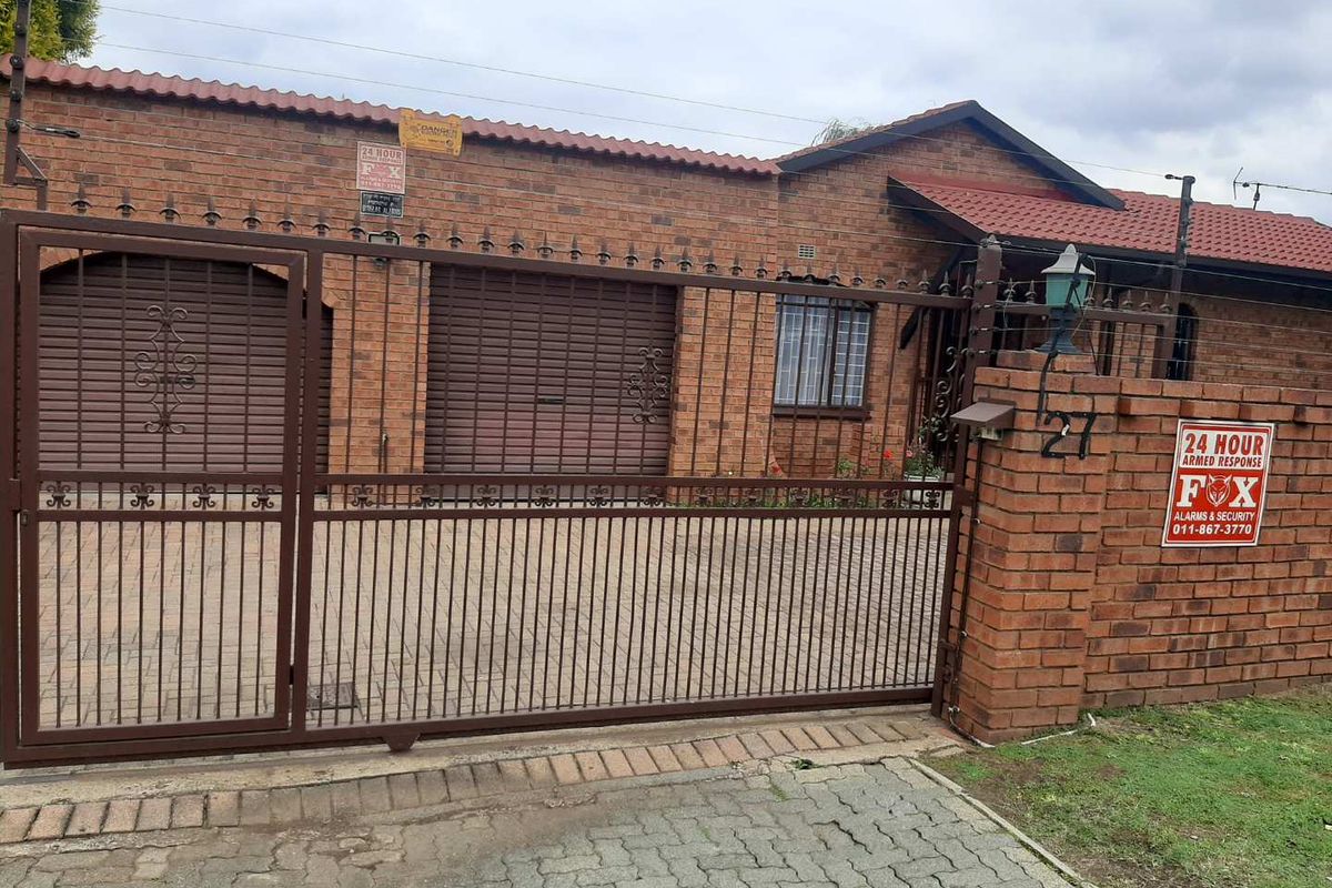 3 Bedroom House in Glen Vista for 1 999 000.00 - Photo 2