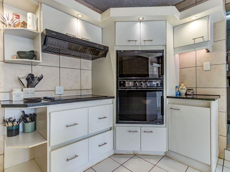 Double storey home in popular secure estate - Photo 6