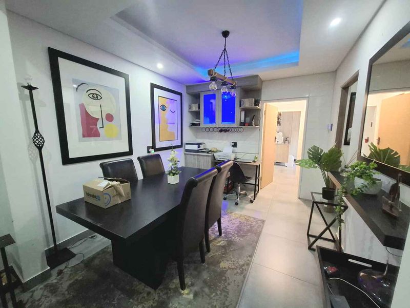 Top billing ultra modern rental income property - Photo 2