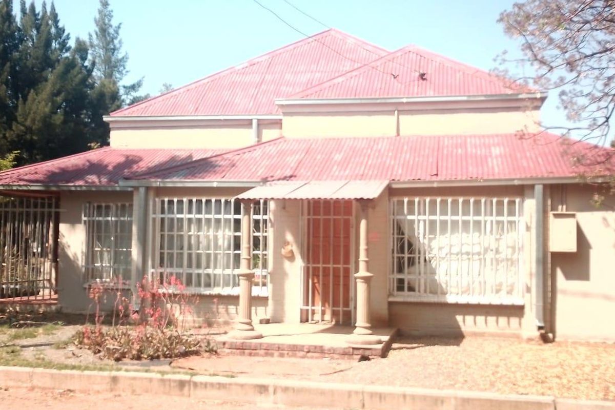 UNIQUE HOUSE.WITH POTENTIAL EXTRA INCOME. - Photo 3