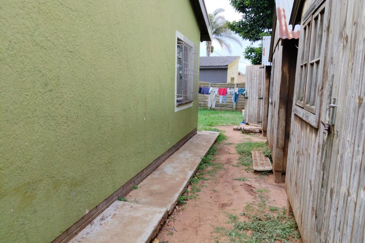 3 bedroom house with rental income of R21 000 a month - Photo 2