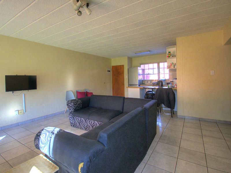 2 bedroom Ground floor unit! - Photo 6