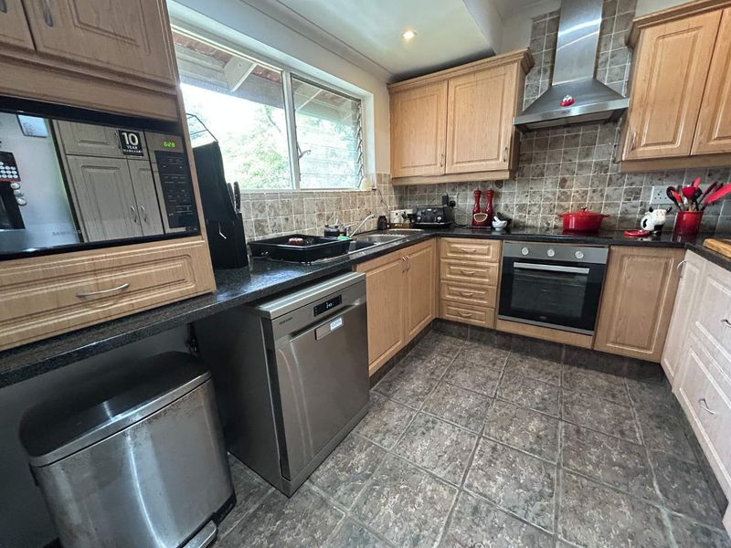Spacious Classic Kloof Apartment in Maytime Area for Rent - Photo 6
