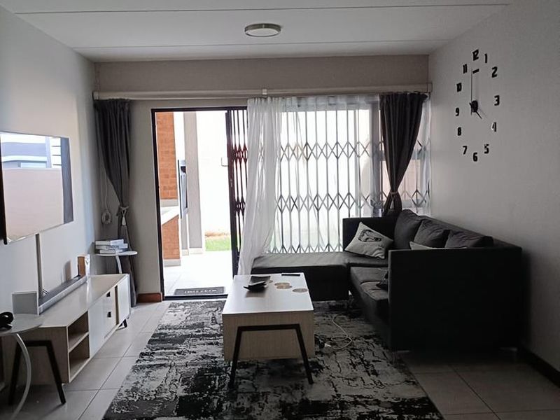 2 Bedroom Townhouse, perfect for investor/newly wed couple or a retiree/retired couple - Photo 6