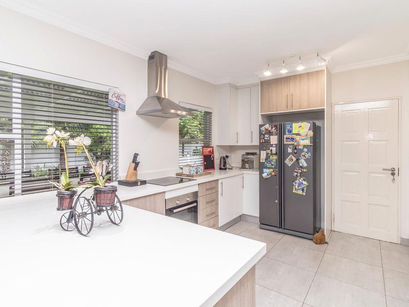 Lovely three bedroom duplex in a safe secure Estate - Photo 7