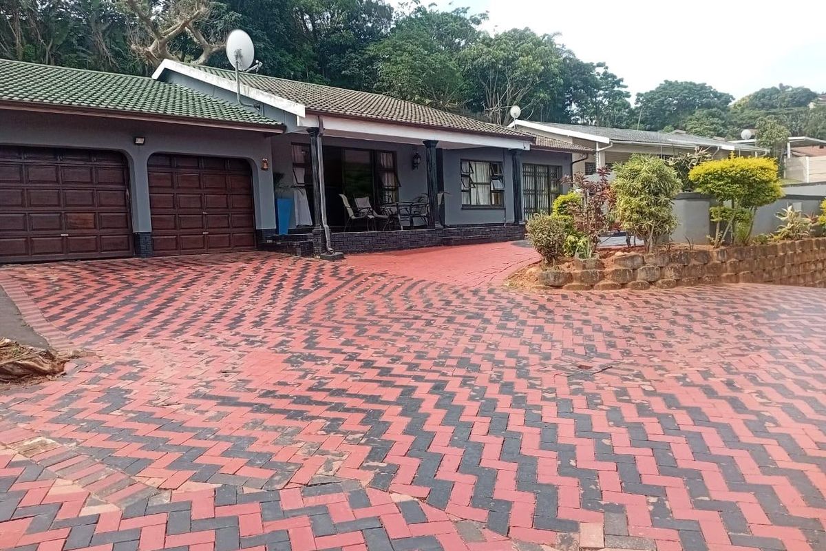 3 bedroom home with staff quarters for sale in Glen Hills - Photo 3