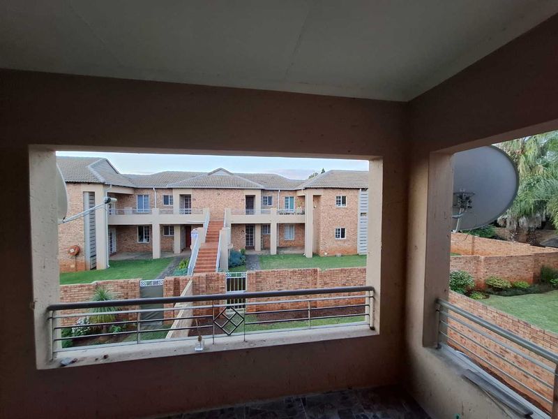 Stunning 2 bedroom in Equestria - Photo 7