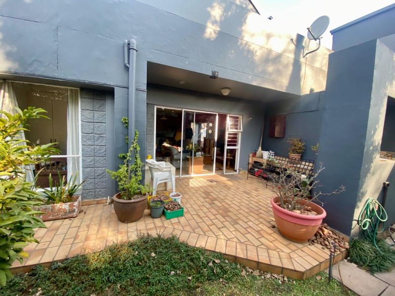 Charming Ground-Floor Unit in The Hutch: Your Serene Escape! - Photo 10