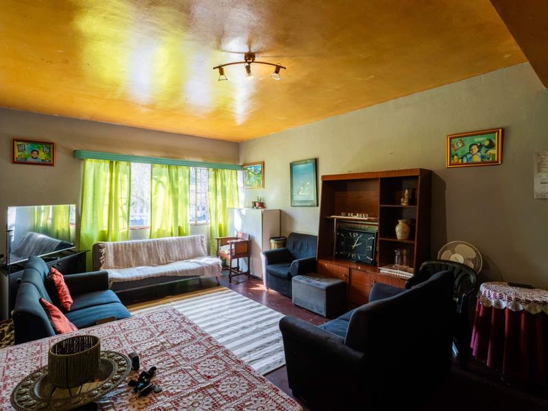 3 Bedroom Apartment - Photo 4