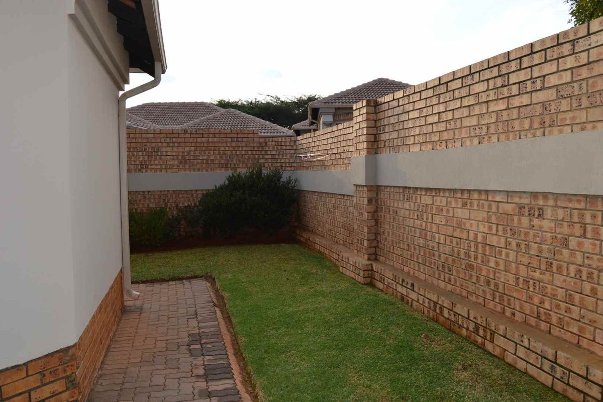 Beautful and modern house in the Wilds Estate - Photo 4