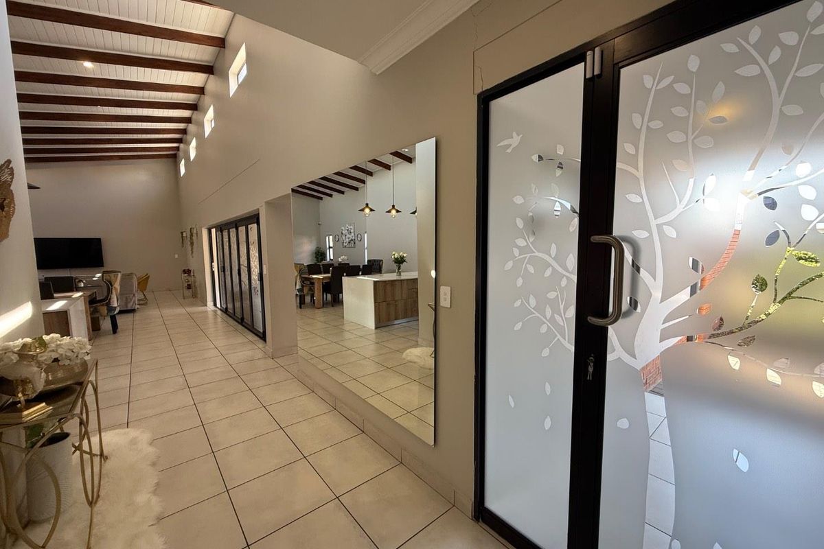 Immaculate Single-Level Home on a Prime Corner Stand - Photo 5