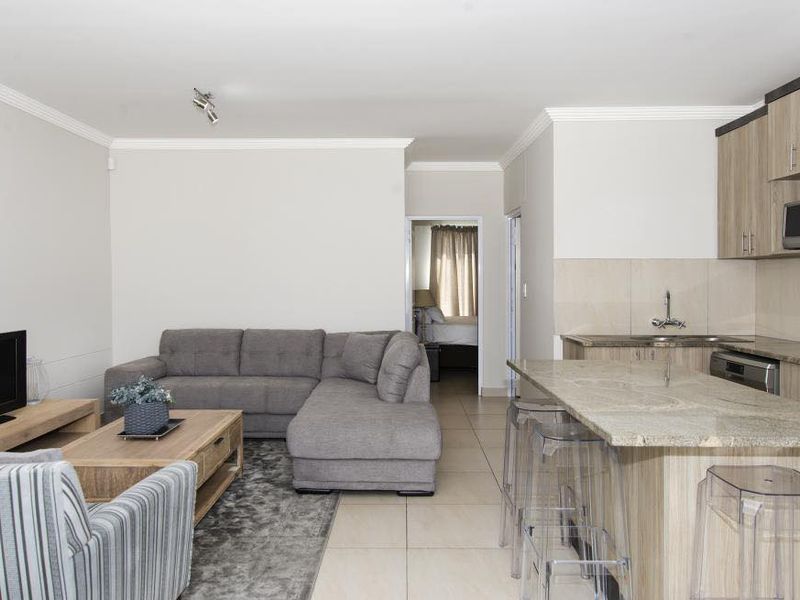 A stylish and well-kept 2-bedroom apartment in a tranquil Complex, located in a peaceful pocket of Pionierspark - Photo 2