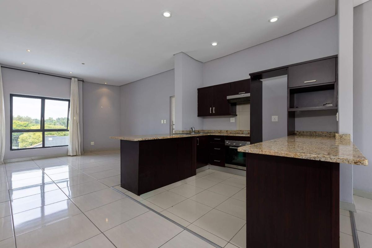 SPACIOUS 2 BEDROOM MODERN CONTEMPORARY GEM 5 MINUTES FROM THE HEART OF SANDTON! - Photo 4