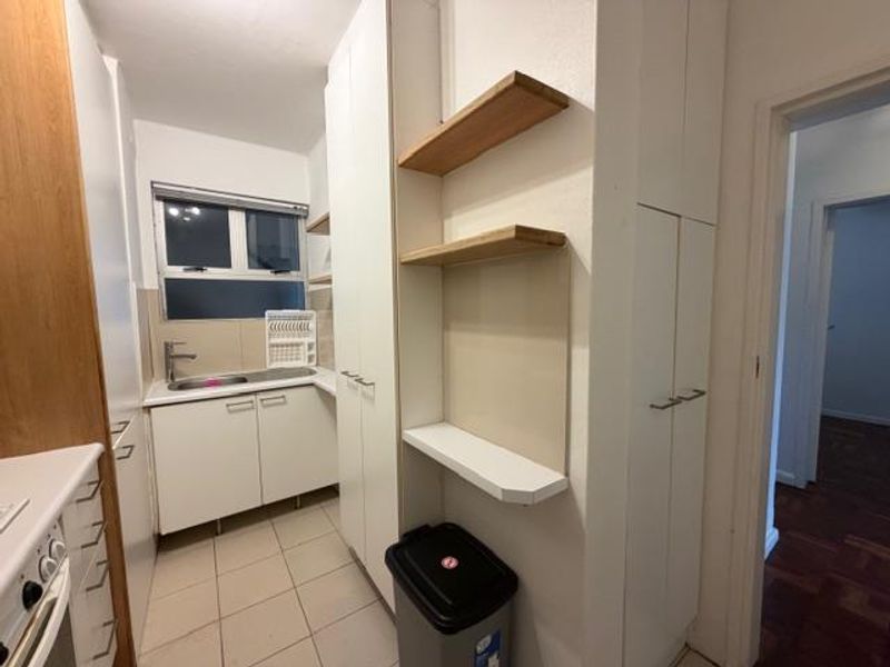 Comfy one bedroom in Central Sea Point - Photo 5