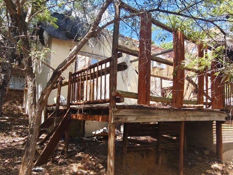 "DIY Enthusiasts: Rebuild in a Serene Greenbelt Setting!" - Photo 6