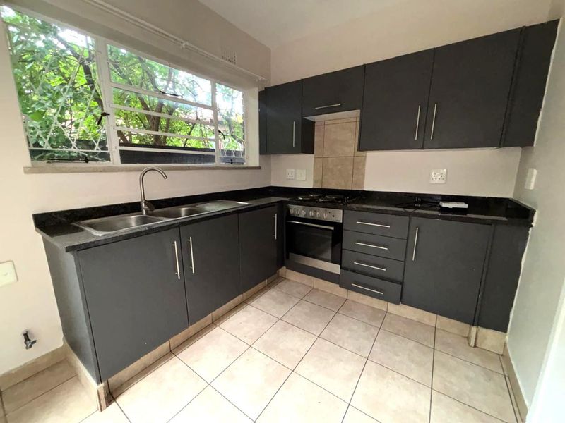 3 Bedroom 2 Bathroom Simplex For Sale in Bramley Park - Photo 4