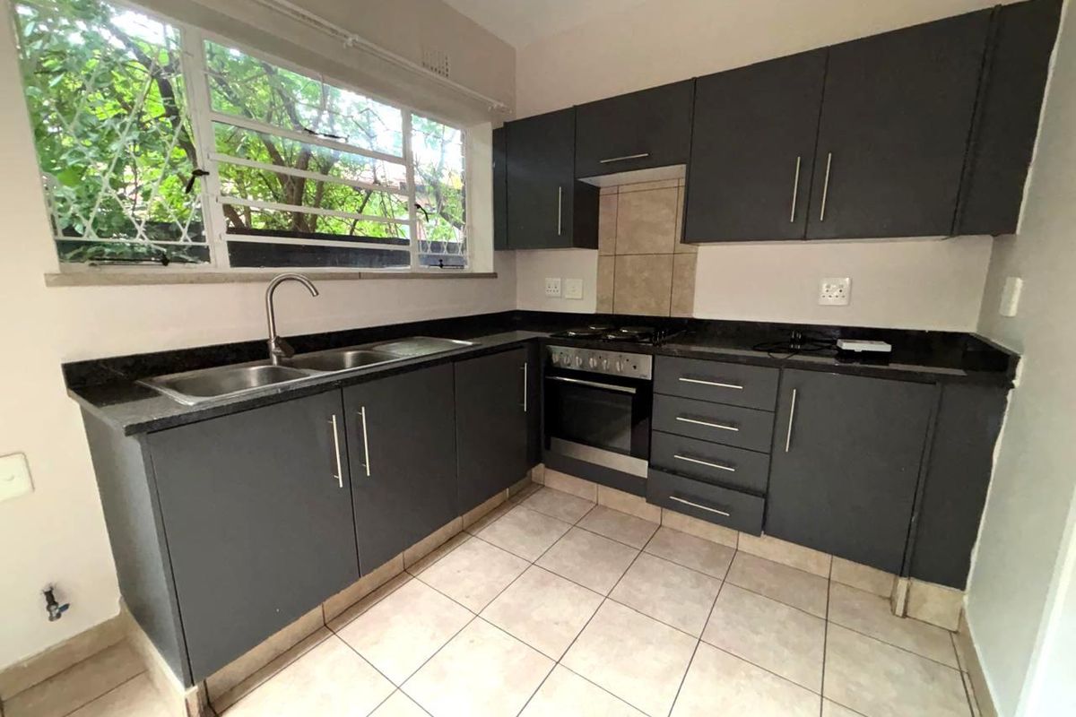 3 Bedroom 2 Bathroom Simplex For Sale in Bramley Park - Photo 4