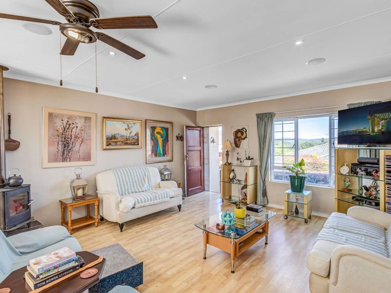 Peaceful Estate Living – 3-Bedroom, 2-Bathroom Home with Double Garage - Photo 4