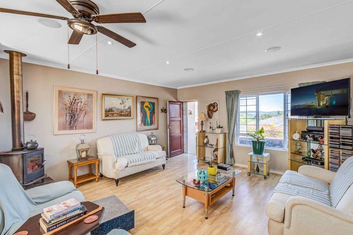 Peaceful Estate Living – 3-Bedroom, 2-Bathroom Home with Double Garage - Photo 4