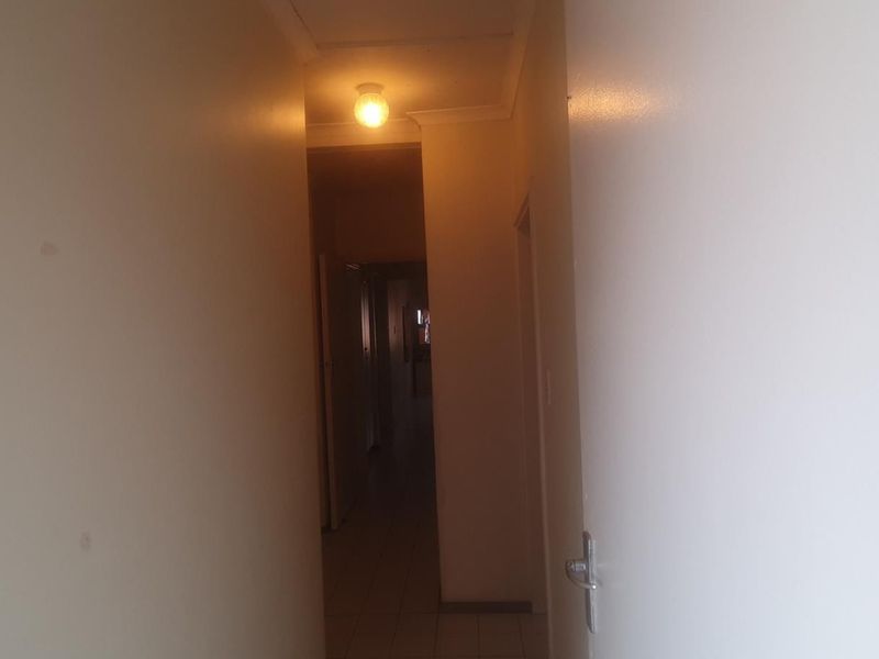 4-Bedroom Home with Double Garage &amp; Large Yard - Photo 7