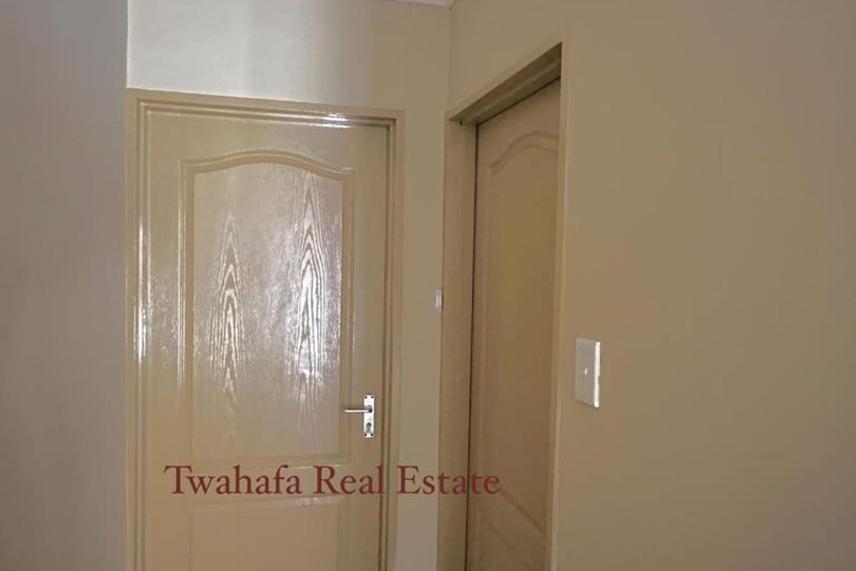 Income generating townhouse - Photo 4