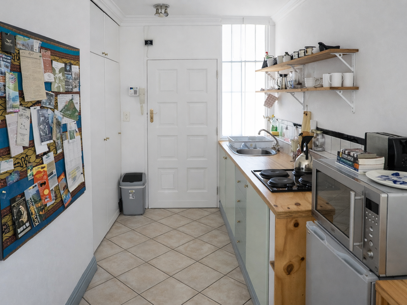 Charming Sea Point Studio Apartment with Sea Views - Photo 6