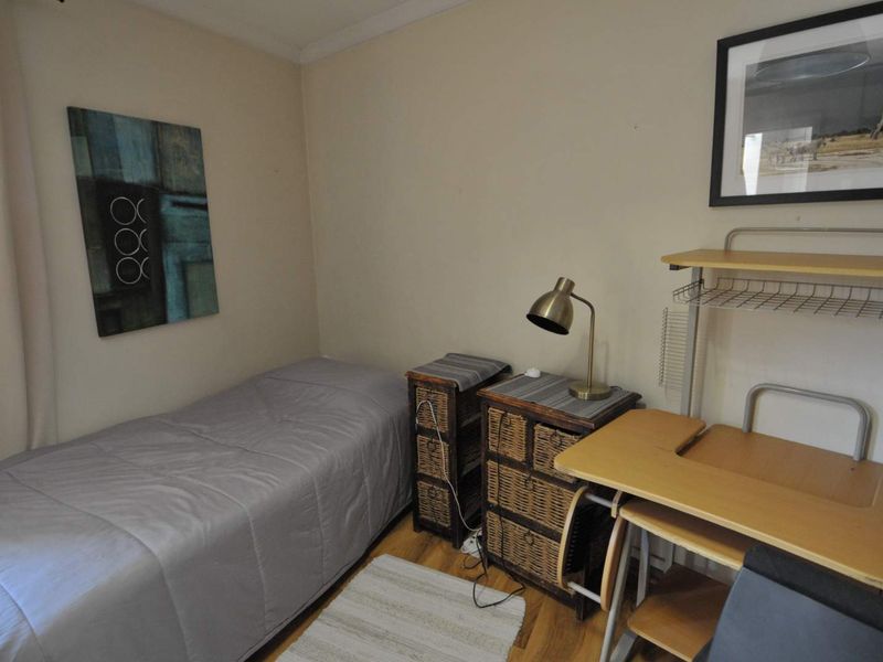 A Small Bachelor's Unit Menlo Park - Photo 3