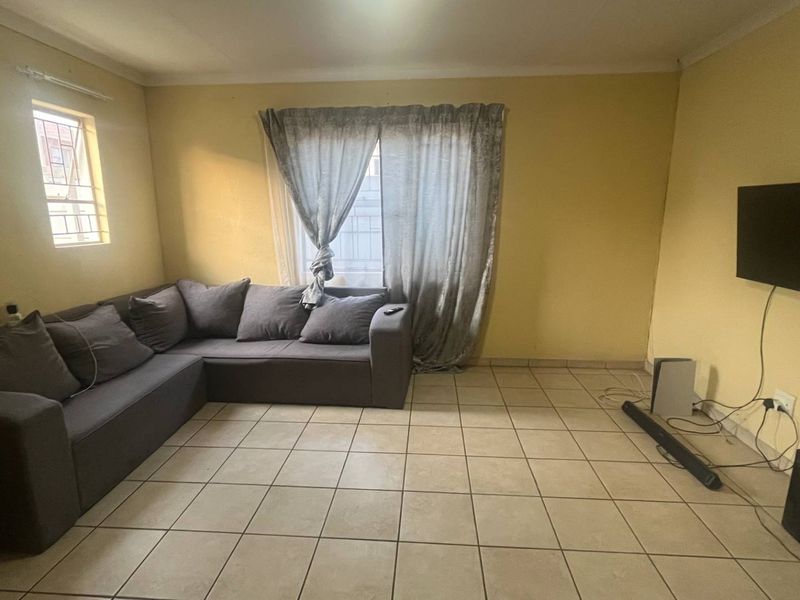 House in Leopard Rest Estate - Photo 4