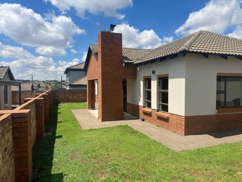 3 Bedroom House For Sale - Photo 3