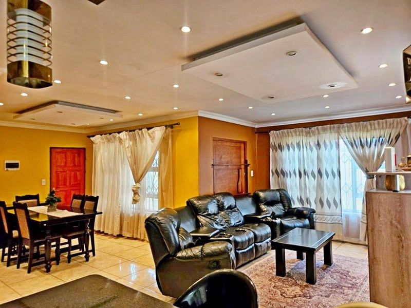 Stunning House In Birch Acres - Photo 6