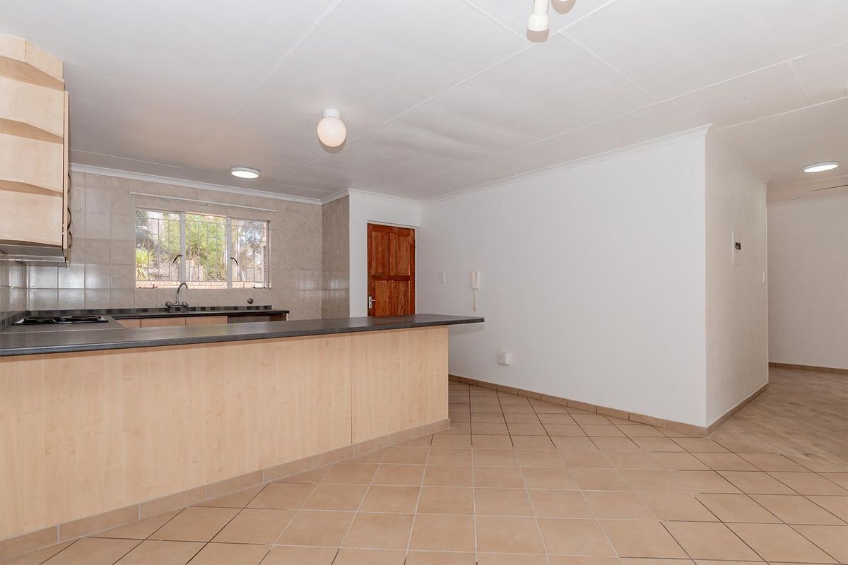 Spacious 3-Bedroom, 2-Bathroom Lock-Up-and-Go Townhouse in Terenure – Welcome Home! - Photo 5