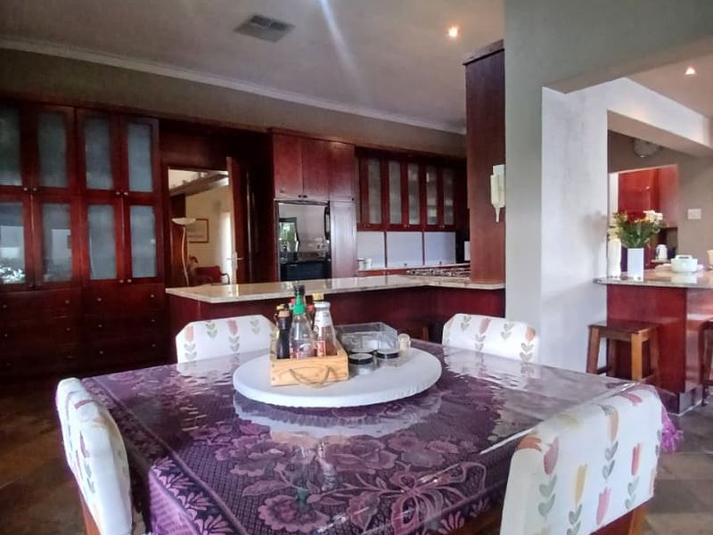 Luxe living with income potential 😊 - Photo 10