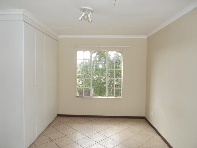 Charming 2-Bedroom Apartment with Modern Amenities - Photo 6