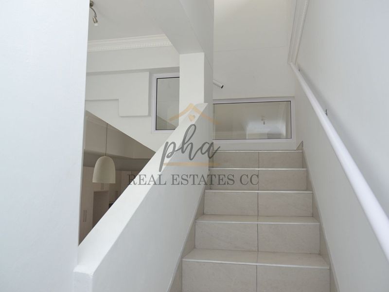 Property that seamlessly blends comfort - Photo 9