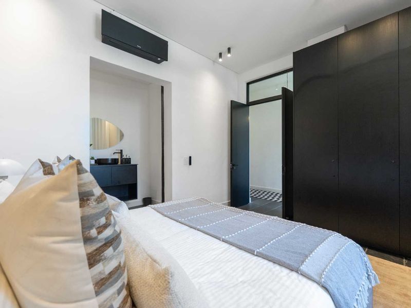 Newly Renovated 4-Bedroom Home in the Heart of Historic Bo-Kaap – All En-Suite with Private Courtyard - Photo 10
