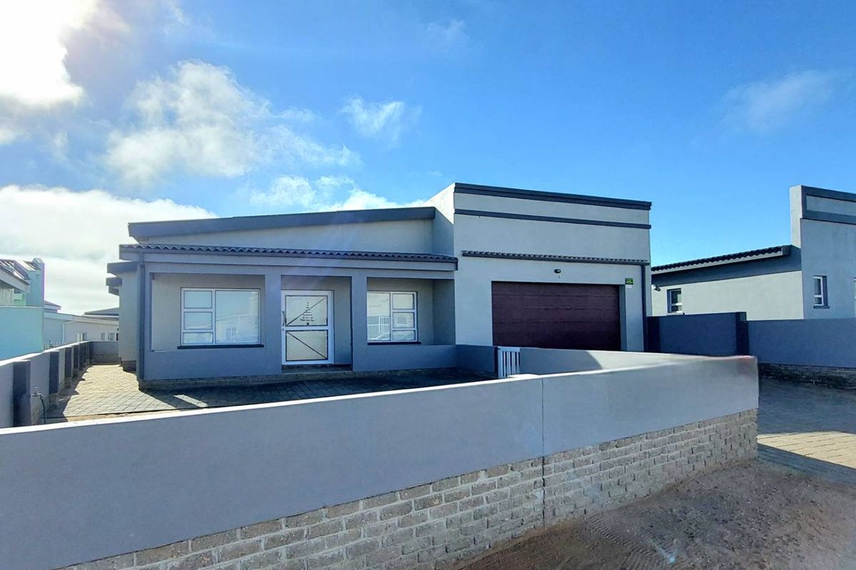 Stunning 3-Bed Home in Sunbay, Steps from the Beach - Photo 2