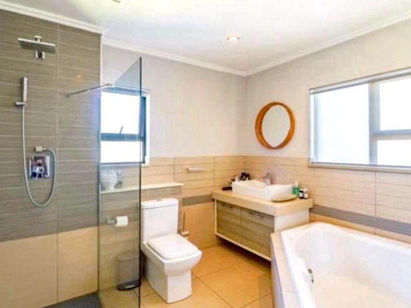 Magnificent furnished 3 Bedroom House with beautiful servants' quarters to Rent in the sought after Six Fountains Estate. For the Executive or an Embassy. - Photo 9