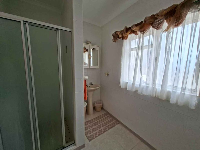 "Income Potential: 4-Bedroom Home + Three Flats!" - Photo 5