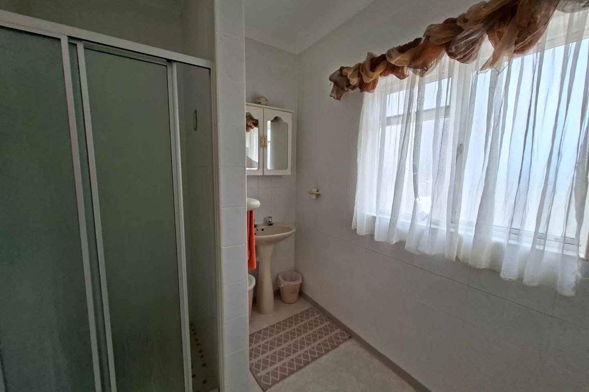 "Income Potential: 4-Bedroom Home + Three Flats!" - Photo 5