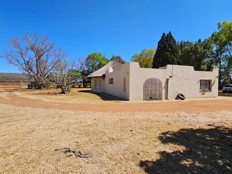 Farm Mamogalieskraal AH Near Brits Airfield - Photo 4