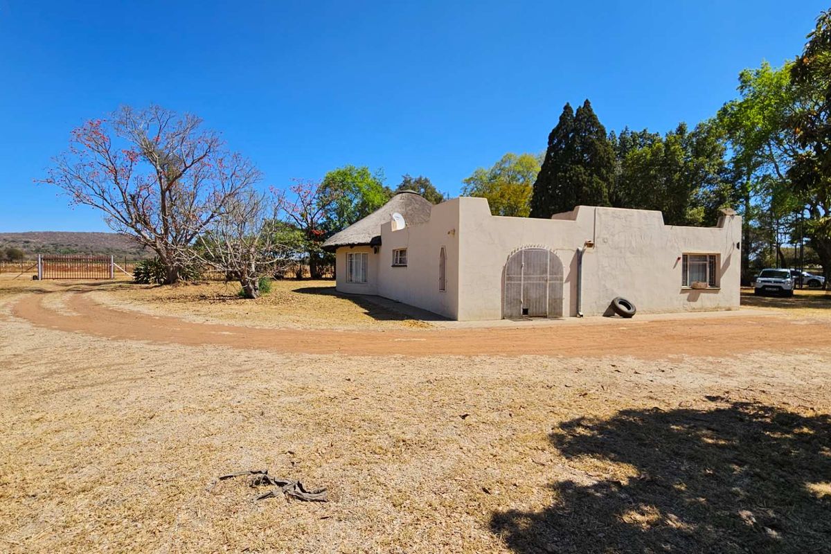 Farm Mamogalieskraal AH Near Brits Airfield - Photo 4