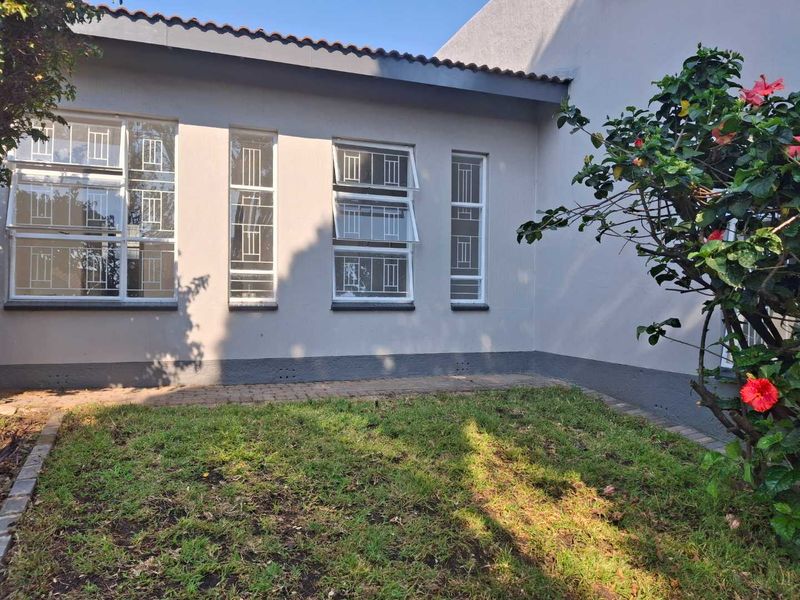 A GORGEOUS TWO BEDROOM RENOVATED SIMPLEX - Photo 8
