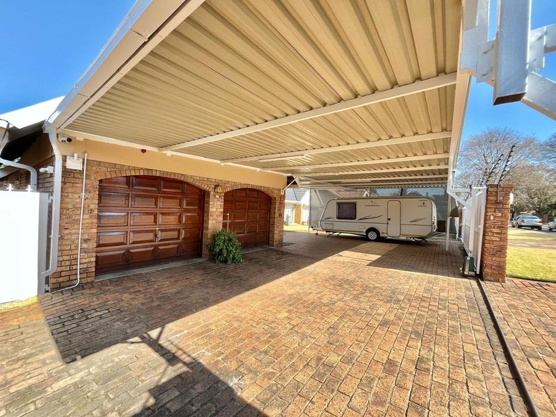 Discover Luxury in a Secure enclose area in Sunward Park 4-Bedroom Family Retreat.!" - Photo 7