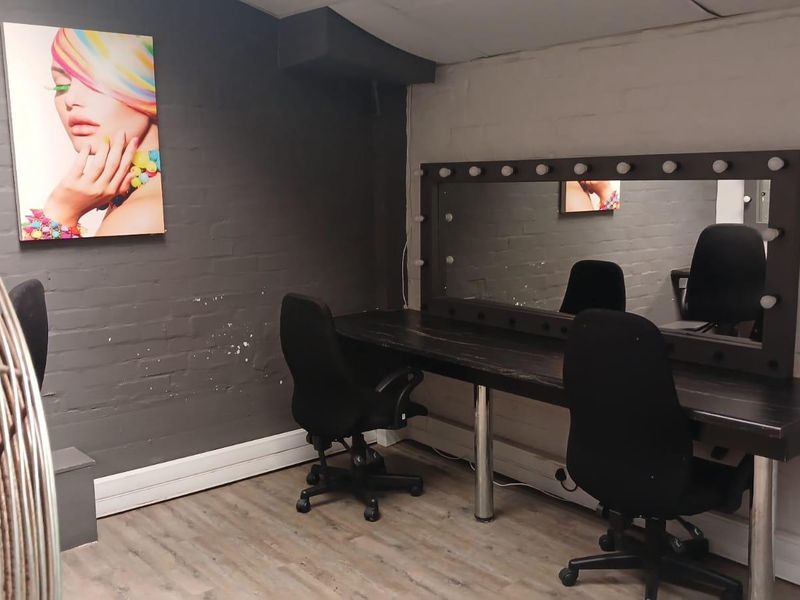 Commercial property for sale in a secure business park with great potential - Photo 7